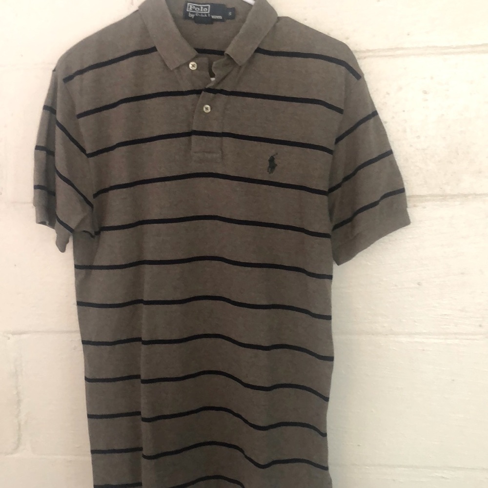 Gray Polo shirt. Men’s small.